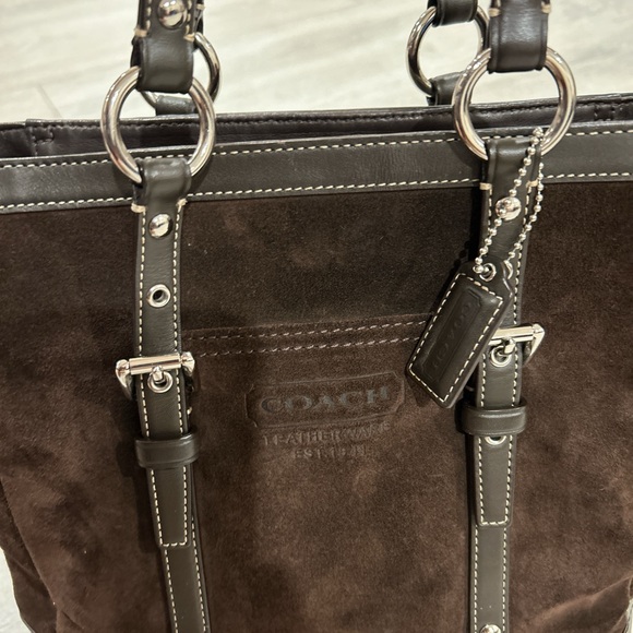 Coach 1941 chocolate brown suede shoulder bag. - Picture 3 of 8